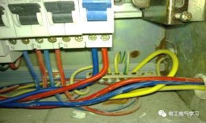 聽(tīng)了老電工分析才知道，零火線帶電是因?yàn)檫@里出了問(wèn)題！