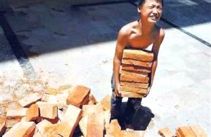 德國(guó)人發(fā)明了砌墻機(jī)，還讓人愉快的搬磚嗎？